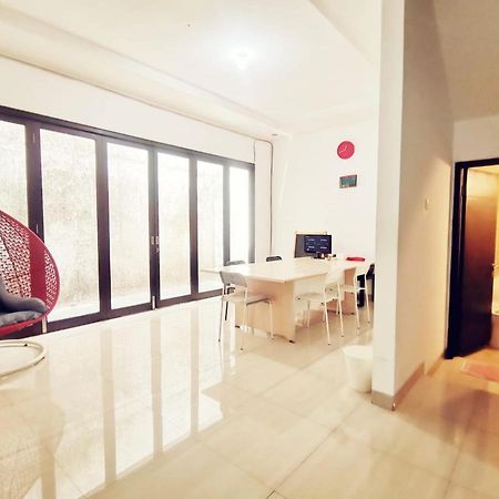 4-Bedroom Home In South Jakarta Nuansa Swadarma Residence By Le Ciel Hospitality Bagian luar foto