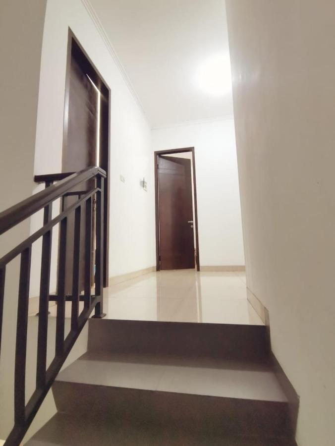 4-Bedroom Home In South Jakarta Nuansa Swadarma Residence By Le Ciel Hospitality Bagian luar foto