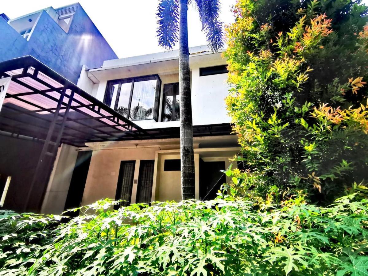 4-Bedroom Home In South Jakarta Nuansa Swadarma Residence By Le Ciel Hospitality Bagian luar foto