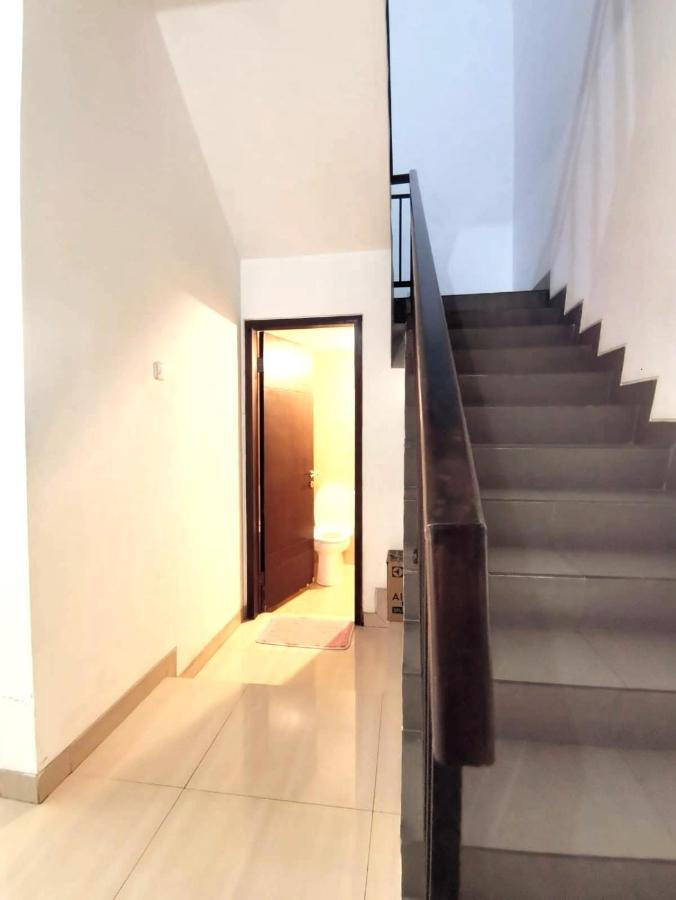 4-Bedroom Home In South Jakarta Nuansa Swadarma Residence By Le Ciel Hospitality Bagian luar foto