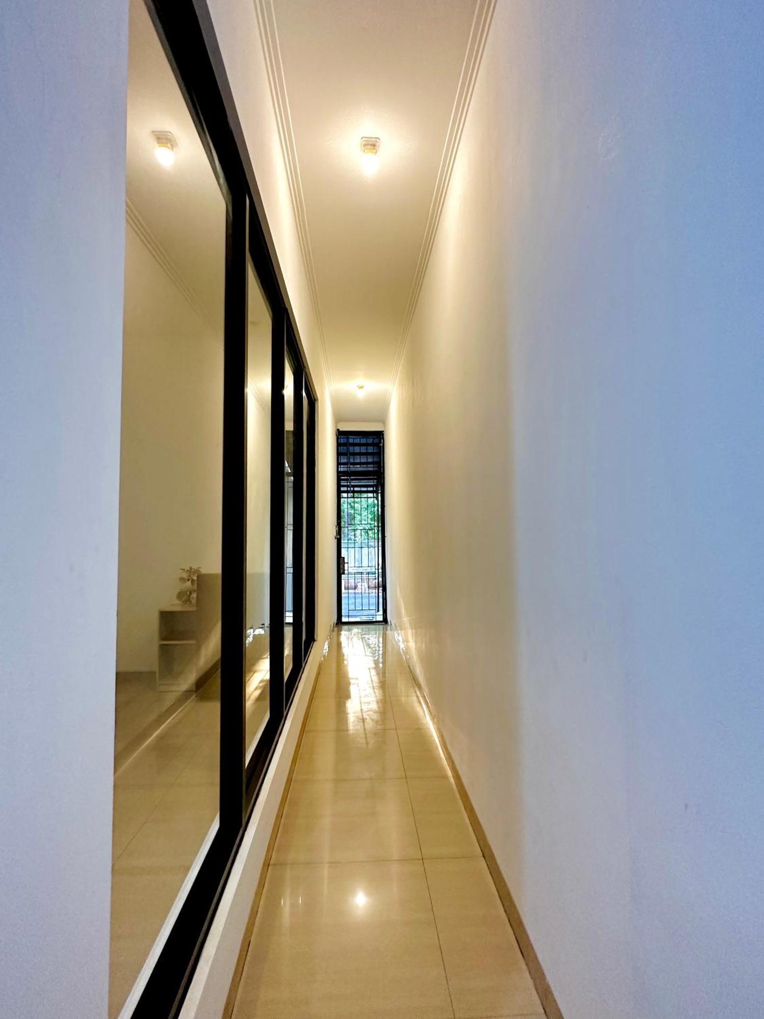 4-Bedroom Home In South Jakarta Nuansa Swadarma Residence By Le Ciel Hospitality Bagian luar foto