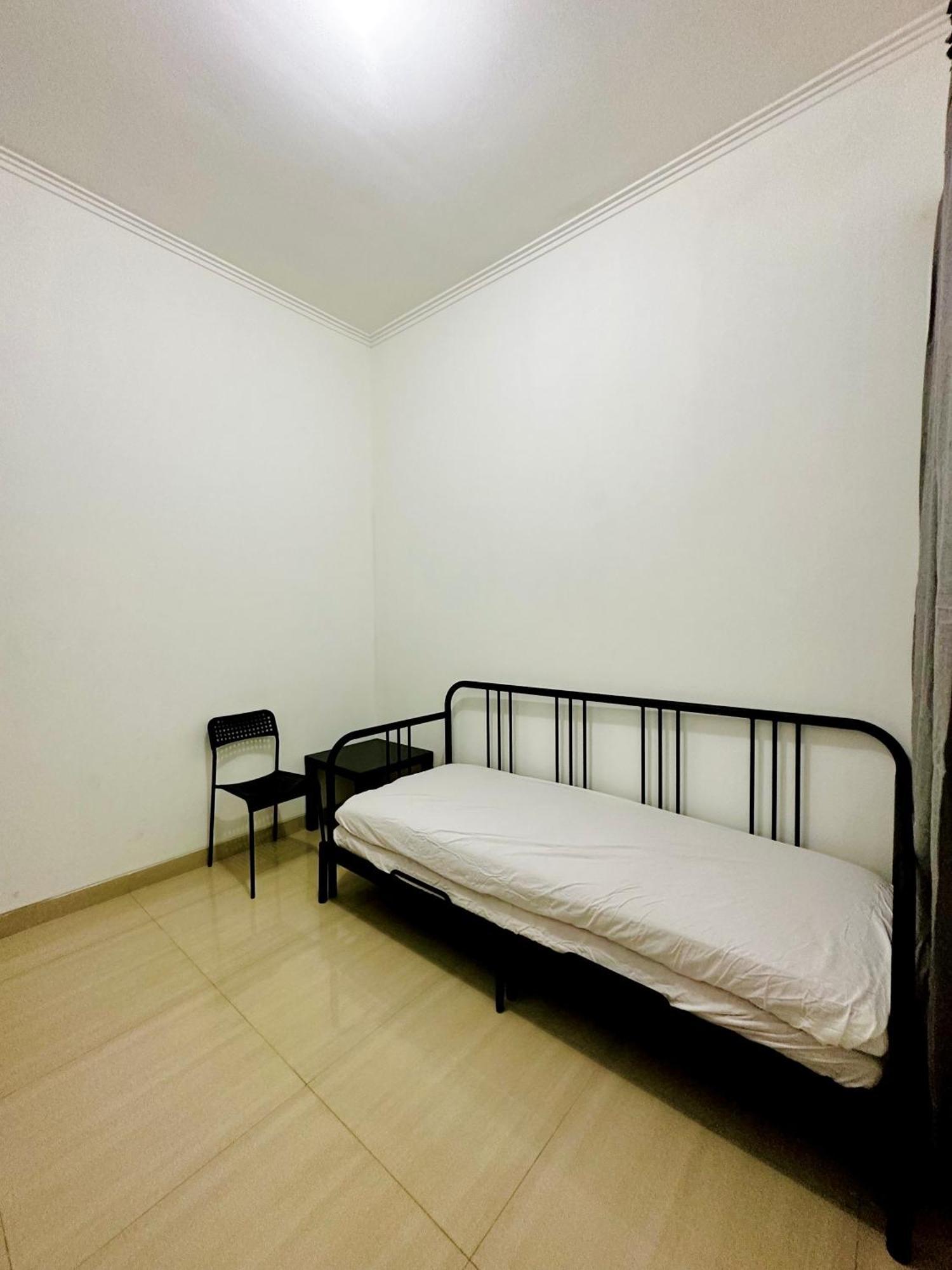 4-Bedroom Home In South Jakarta Nuansa Swadarma Residence By Le Ciel Hospitality Bagian luar foto