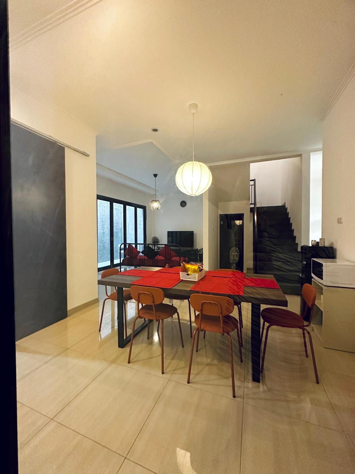 4-Bedroom Home In South Jakarta Nuansa Swadarma Residence By Le Ciel Hospitality Bagian luar foto