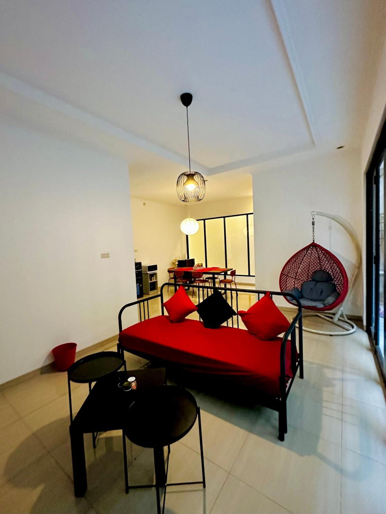 4-Bedroom Home In South Jakarta Nuansa Swadarma Residence By Le Ciel Hospitality Bagian luar foto