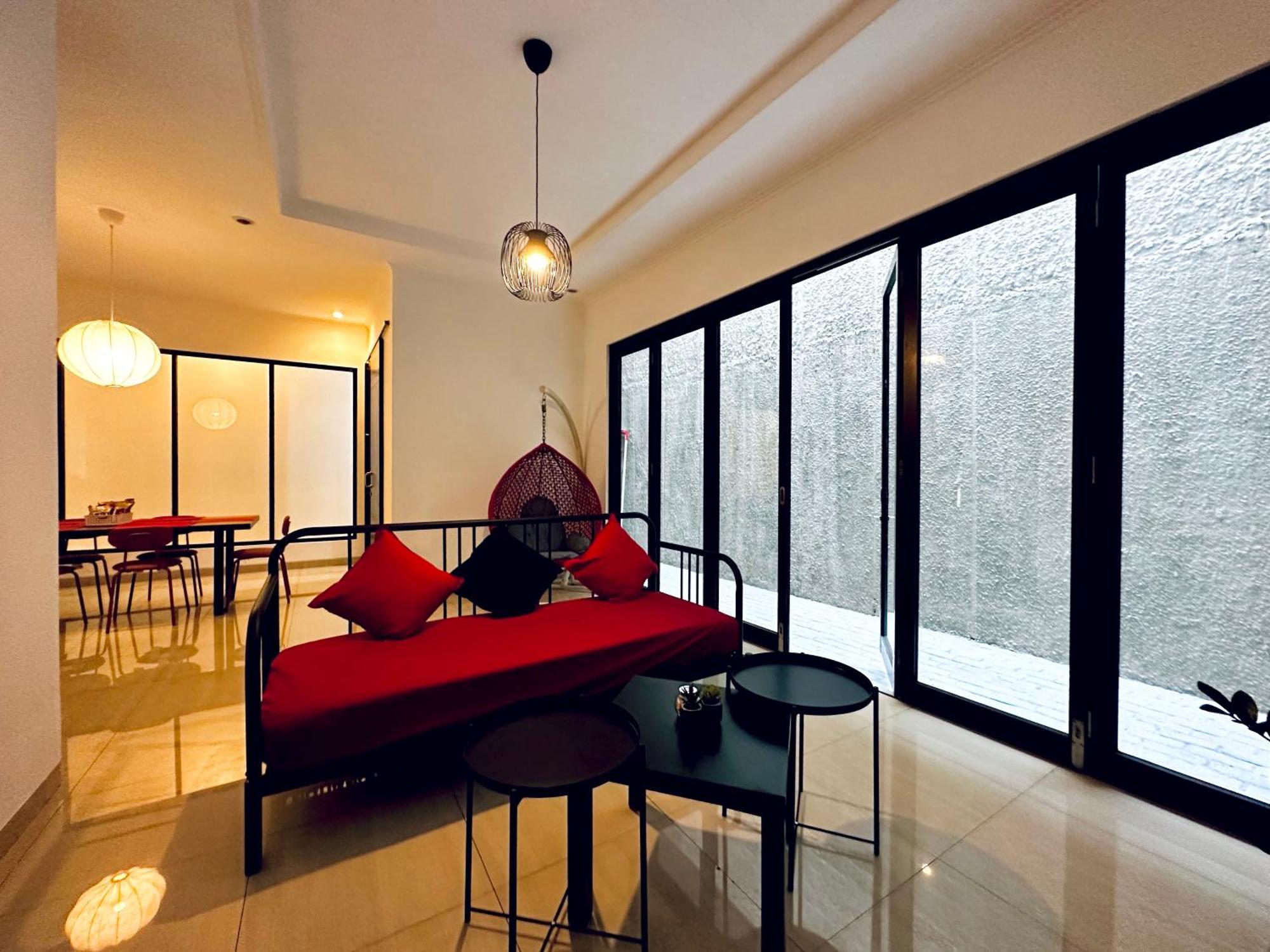 4-Bedroom Home In South Jakarta Nuansa Swadarma Residence By Le Ciel Hospitality Bagian luar foto