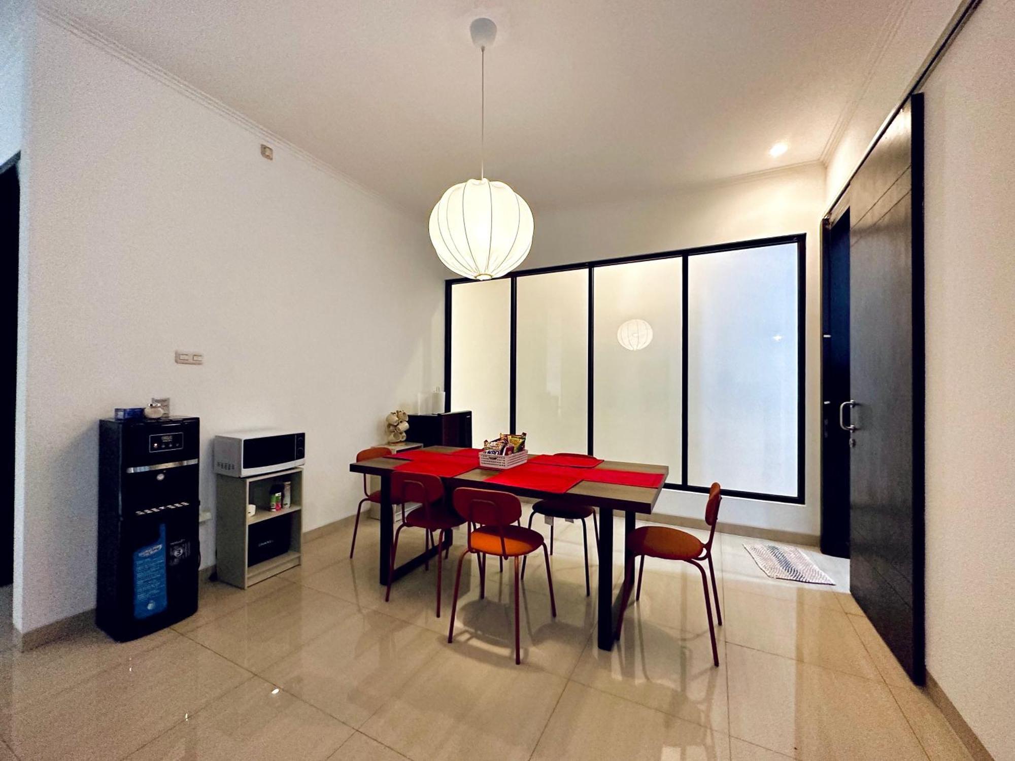 4-Bedroom Home In South Jakarta Nuansa Swadarma Residence By Le Ciel Hospitality Bagian luar foto