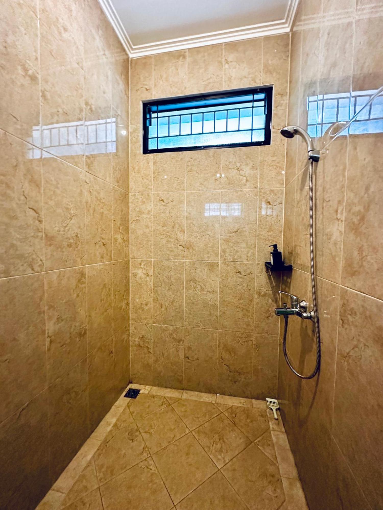 4-Bedroom Home In South Jakarta Nuansa Swadarma Residence By Le Ciel Hospitality Bagian luar foto