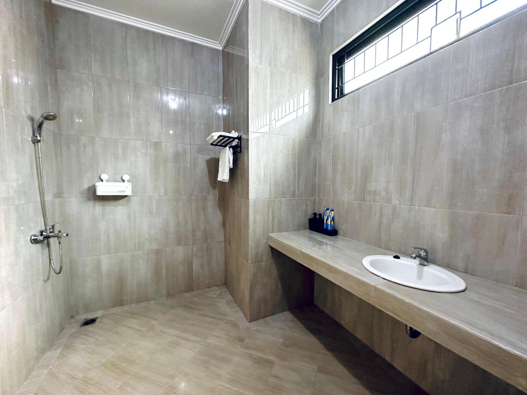 4-Bedroom Home In South Jakarta Nuansa Swadarma Residence By Le Ciel Hospitality Ruang foto